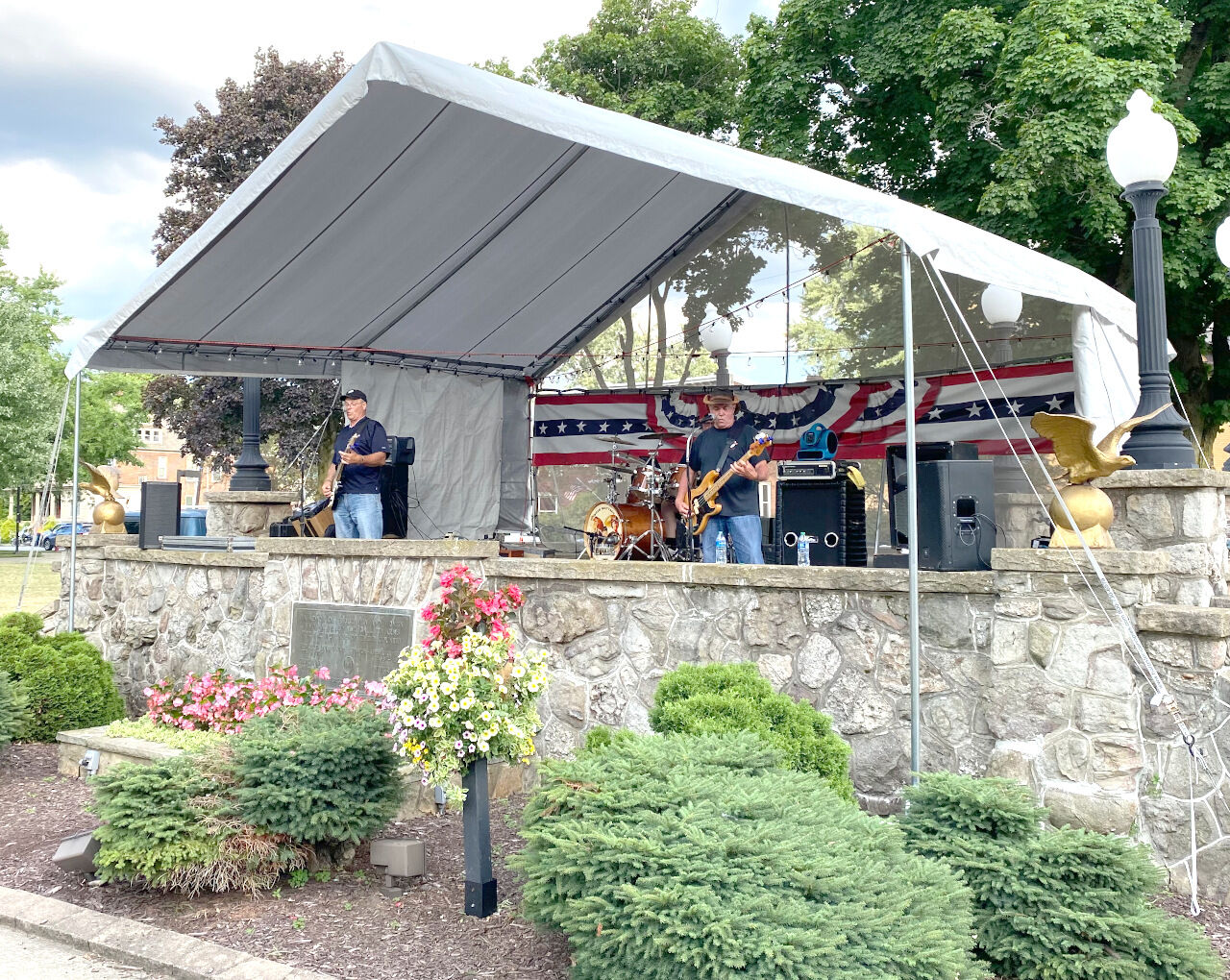 Felix & the Hurricanes play Music in the Park